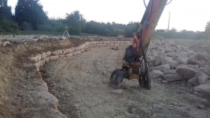 Travaux d'enrochement dans l'Ain