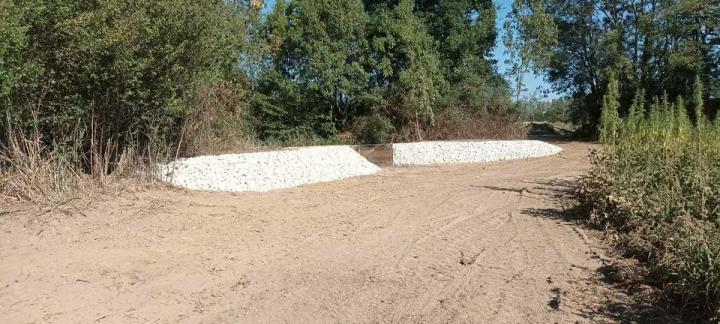Revêtement de talus en rochers dans l'Ain